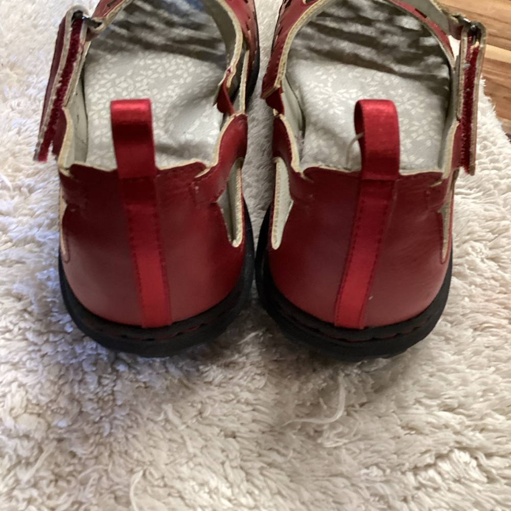 JBU Women's Red Cutout Flats NWOT Mary Jane Style - Picture 5 of 7